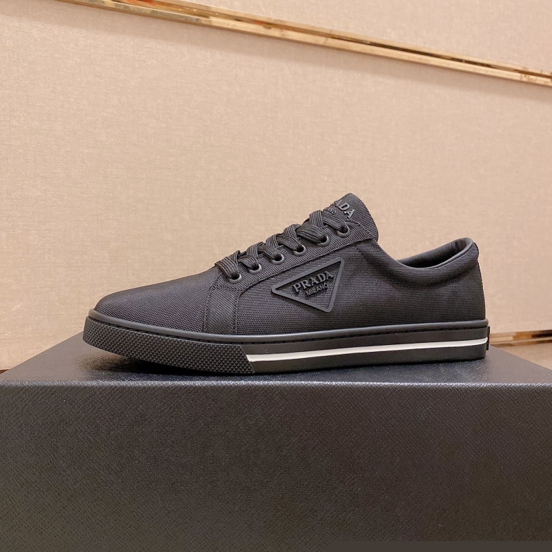 Pra*a casual shoes